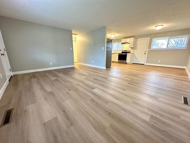 Building Photo - 301 Henrich Dr