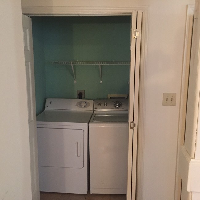 Foto del edificio - 413 E 38th St