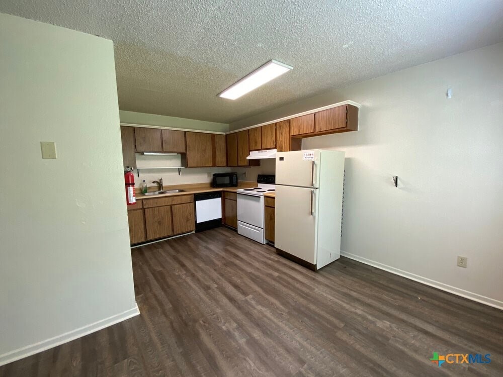 Building Photo - 112 Lady Bird Ln