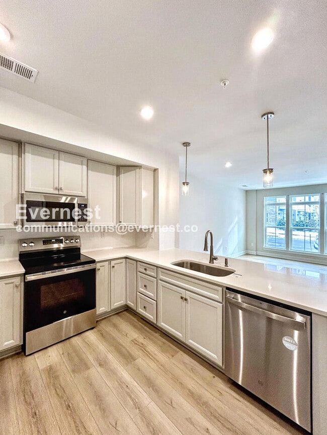 Building Photo - 12112 Calgary Lp