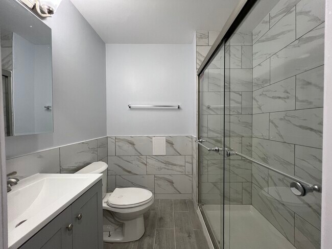 Building Photo - 2831 S Quinn St