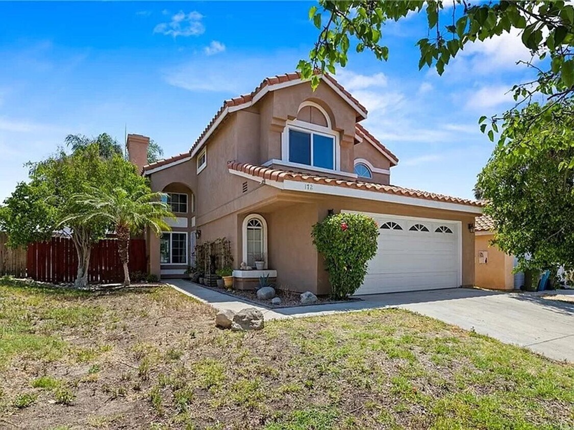 Foto principal - Spacious Two-Story Home in Lake Elsinore