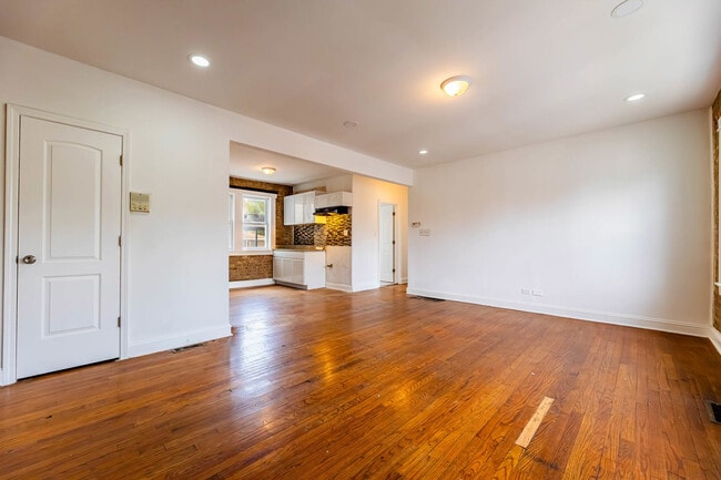 Building Photo - 1633 W 76th St