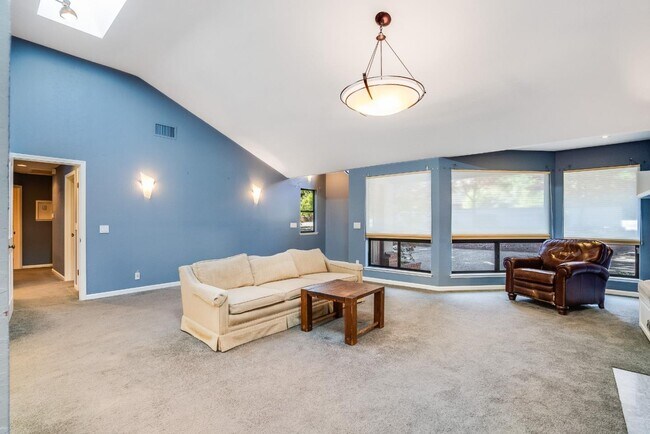 Building Photo - 24421 Summerhill Ave