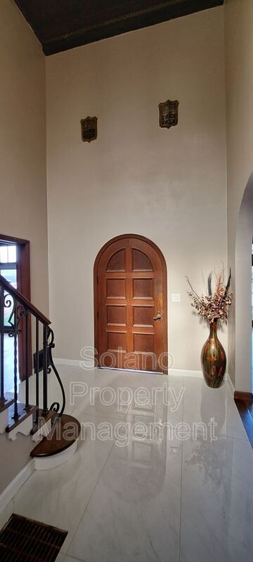 Foto del edificio - 290 E B St