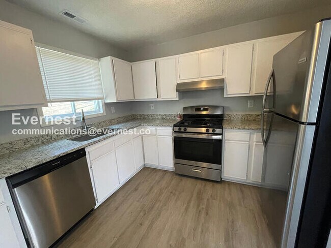 Foto del edificio - 3 Bed, 2 Bath Home with Off-Street Parking / Pet-Friendly / Vouchers Accepted / Available Now!