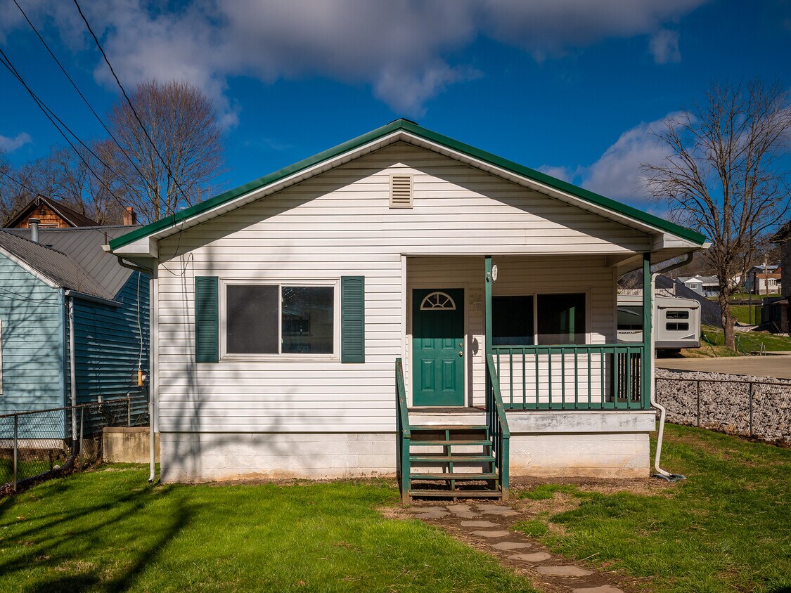 2007 Roxalana Rd, Dunbar, WV 25064 House Rental in Dunbar, WV