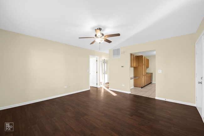 Foto del edificio - Schaumburg Ranch Two Bedroom One Bath with...