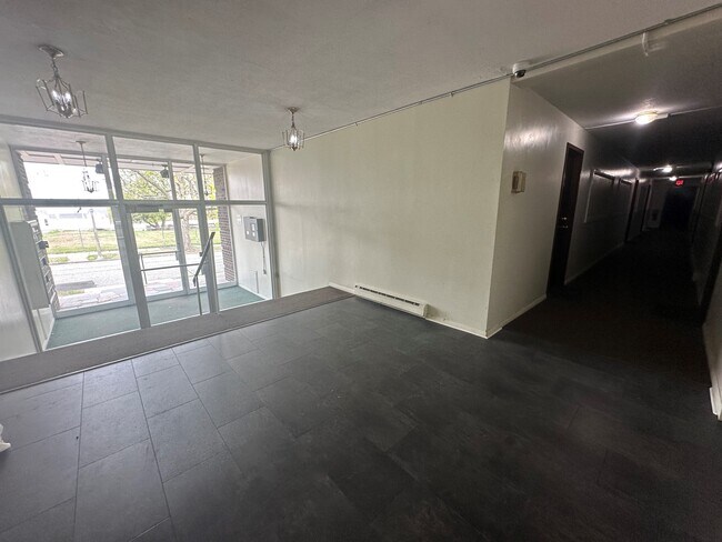 Foto del edificio - Hilltop Garden Apartments