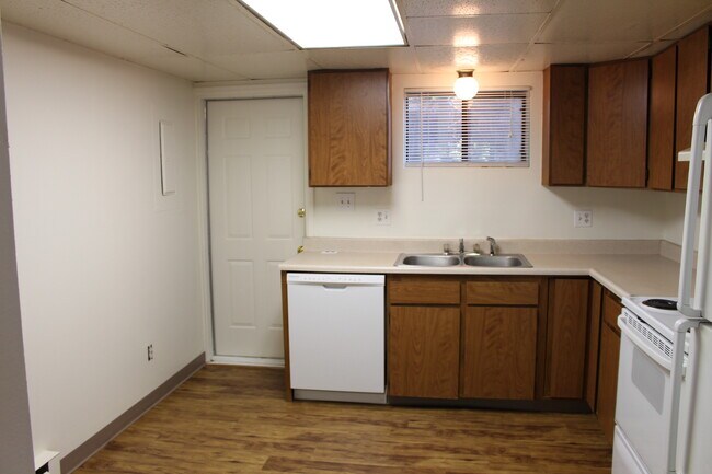 Building Photo - 1226 Maple St
