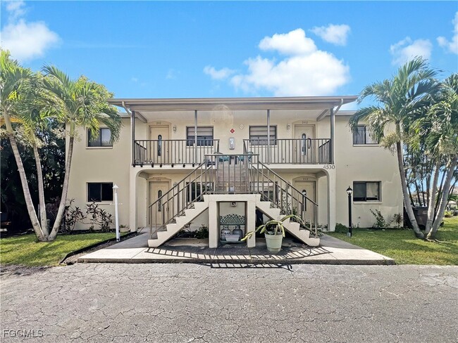 Building Photo - 4530 SW 10th Ave