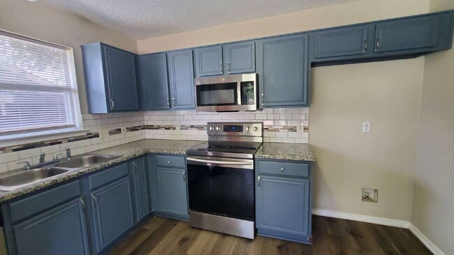 Building Photo - Eagle Mountain-Saginaw ISD, 3 bedrooms, 2 ...