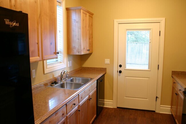 Foto del edificio - 3111 NW Grant Ave