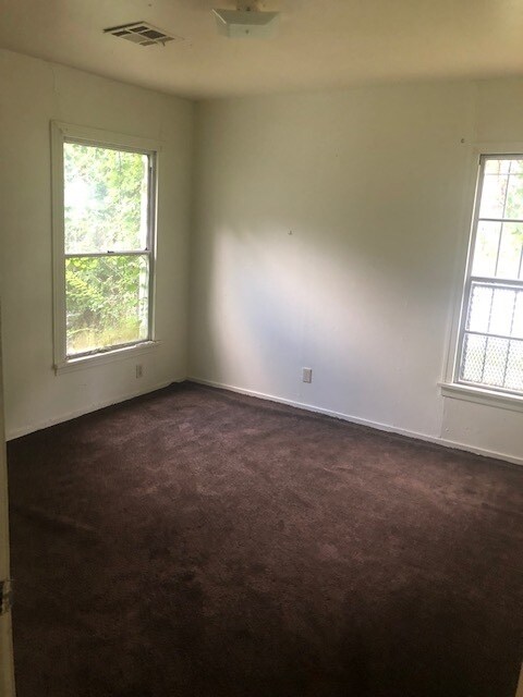 Building Photo - 713 W 75th St