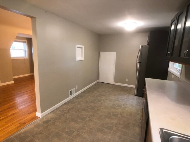 Building Photo - 36 Rivermount Terrace