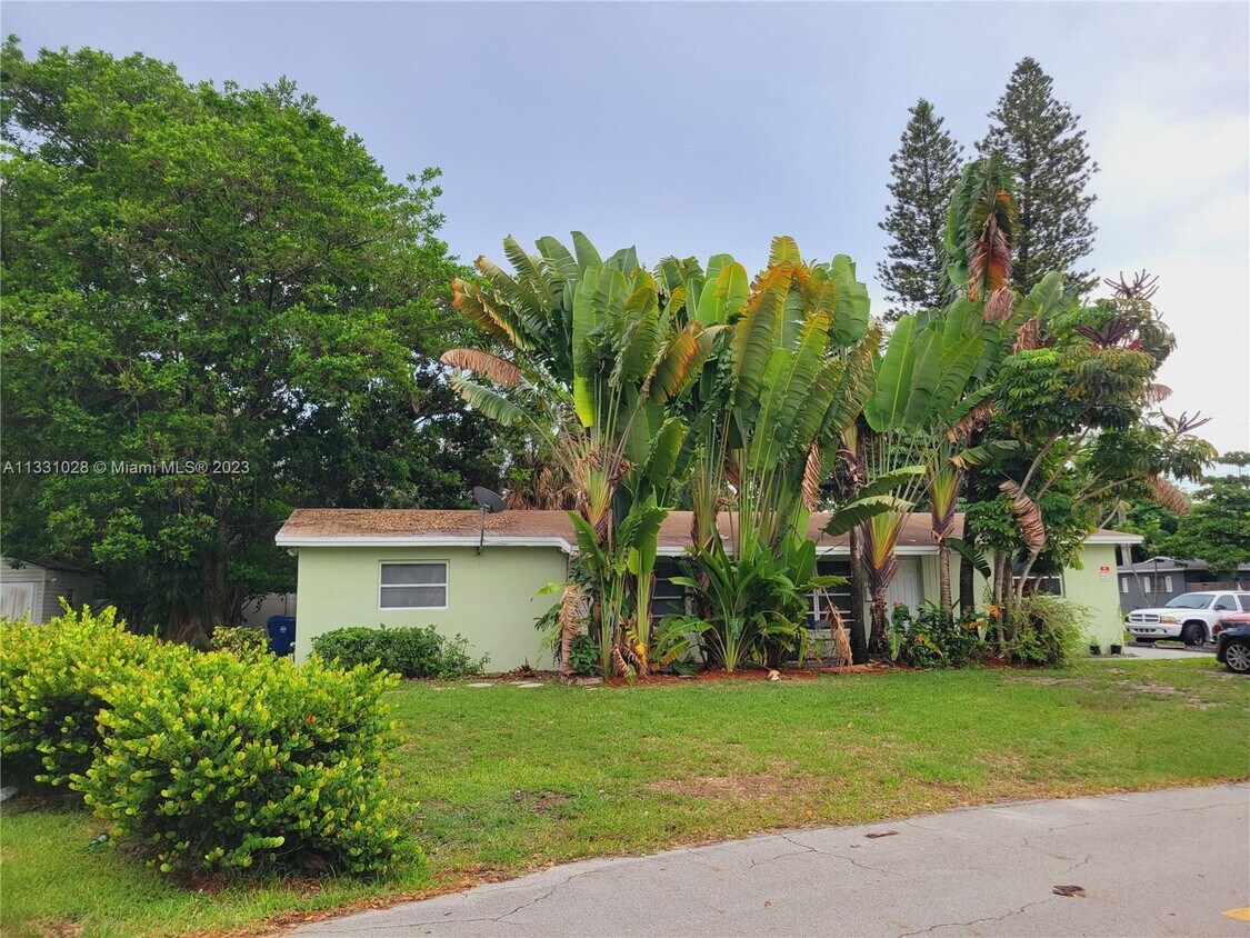 Primary Photo - 2500 NW 9th Ln