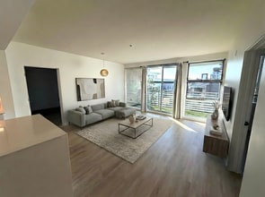 Building Photo - 3100 Sixth Ave