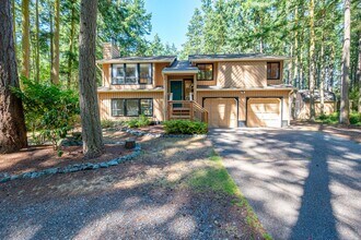 Building Photo - 1638 Fern Pl