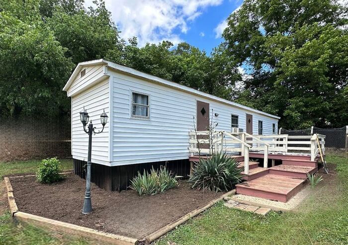 Primary Photo - 1BD/1BA Home With Additional Flex Room!