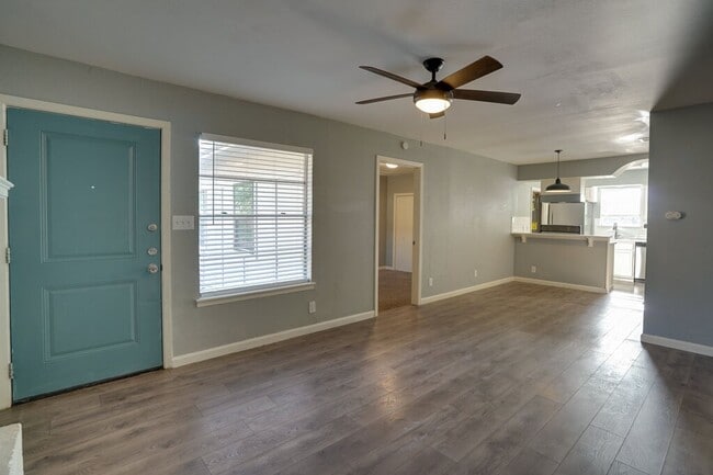 Building Photo - 304 John N Garner Cir