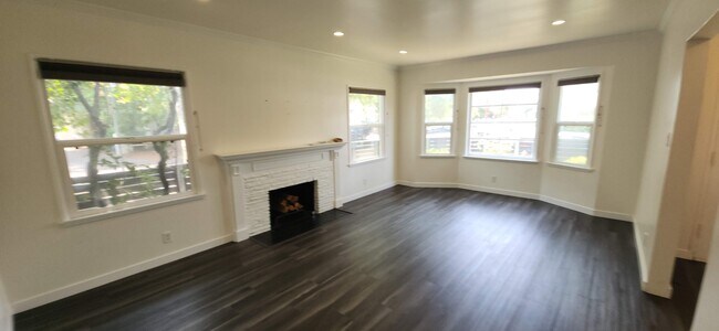 Building Photo - 5400 Halbrent Ave