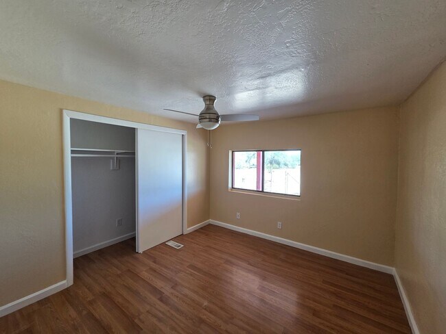 Foto del edificio - Queen Creek 3 bed / 2 bath on just under 5 Acres! No HOA!