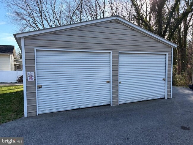 Building Photo - 1806 Johnson Rd