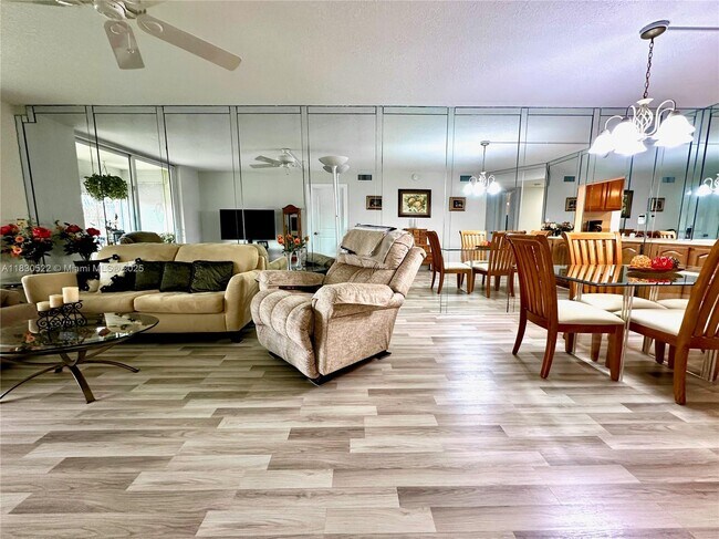 Foto del edificio - 9420 S Hollybrook Lake Dr