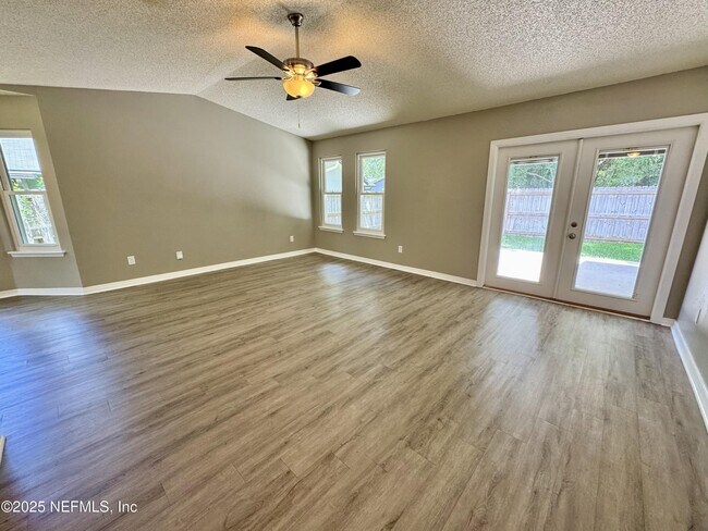 Foto del edificio - 3625 Lumberjack Way