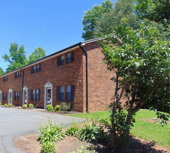 North Point Townhouse - North Point and Hallmark Apartments