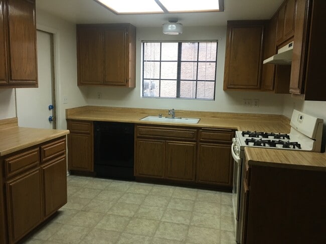 Kitchen - 315 W Center St