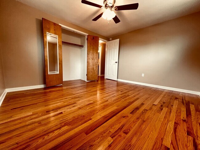 Foto del edificio - 121 Merwood Drive