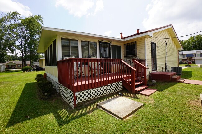 Building Photo - 505 Westchester Dr