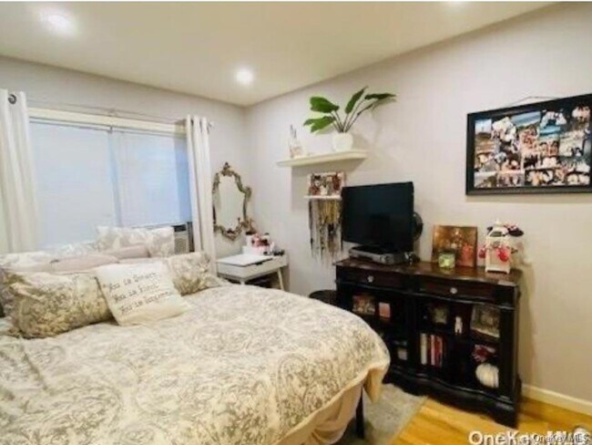 Foto del edificio - 765 Shore Rd