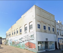 Building Photo - 620 Main St E