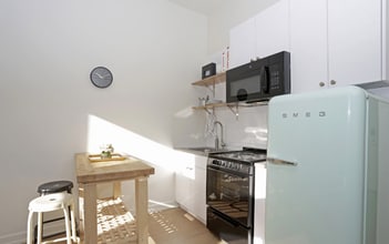 Building Photo - 114 W Chicago Ave