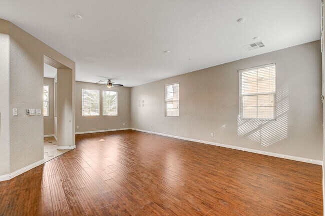 Building Photo - 4 bedroom cul-de-sac home in Henderson!