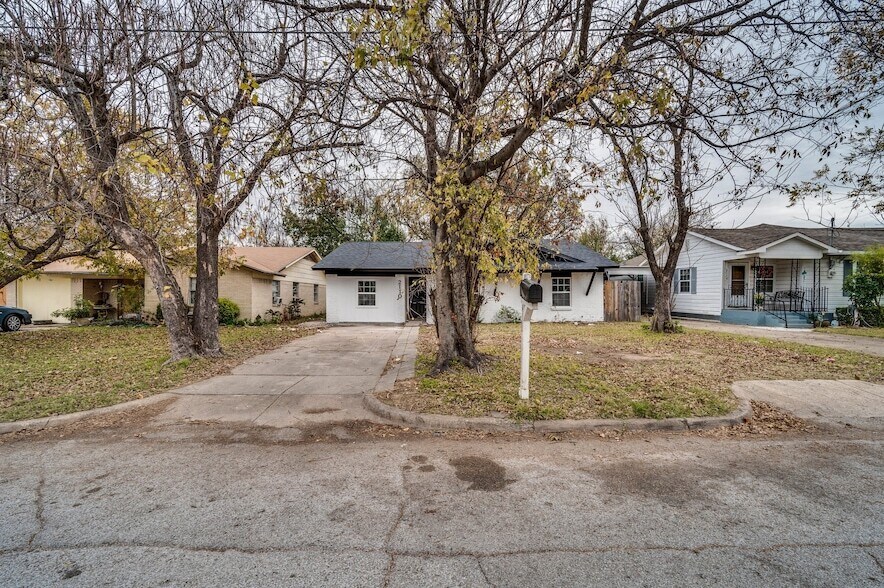 Primary Photo - 2110 Aggie Dr