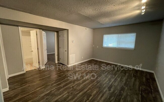 Foto del edificio - 712 E Sunshine St