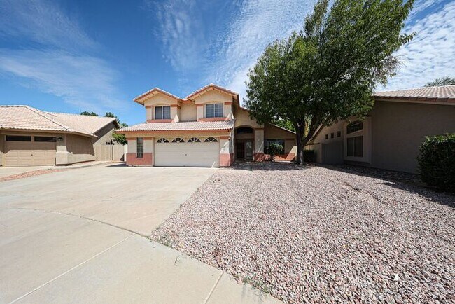 Foto del edificio - 5BD 3BA with Pool in West Chandler!