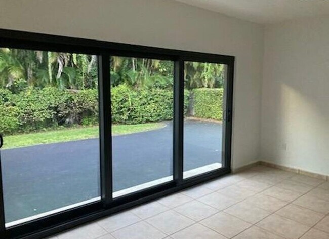 Foto del edificio - 607 Palermo Ave