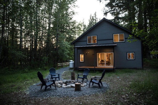Building Photo - 231 Paradise Dr