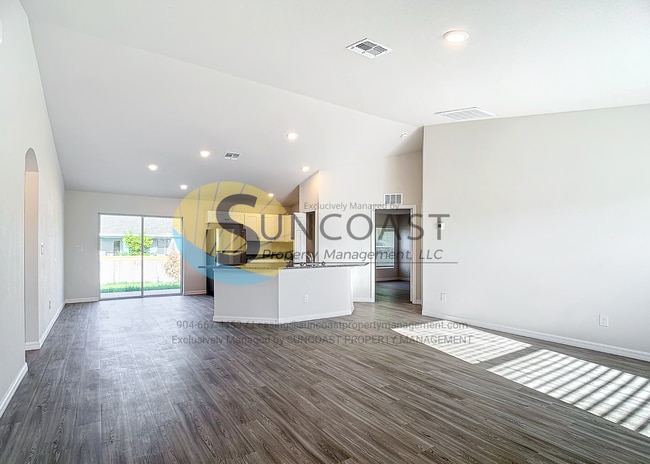 Building Photo - Step Into Luxury: Your New Home Awaits