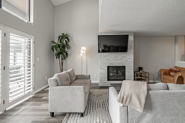 Building Photo - 3BD, 2.5BA Arapahoe Lake Park Townhome Nea...