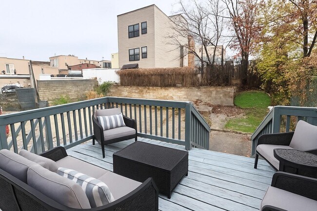 Foto del edificio - 272 Winfield Ave