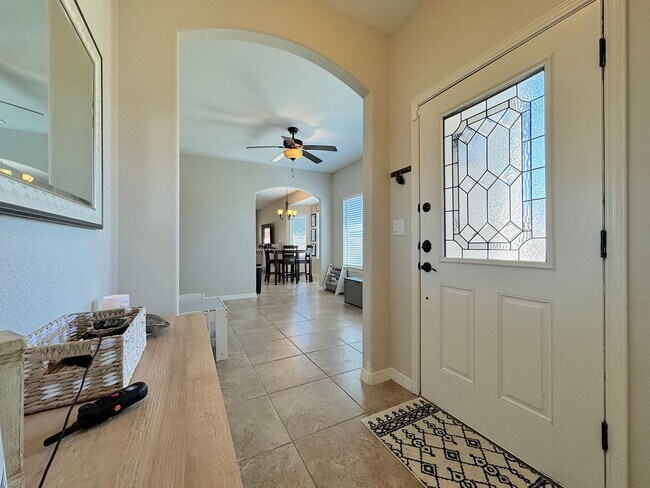 Foto del edificio - East El Paso 4 bed/ 2 Bath Refrig A/C Home