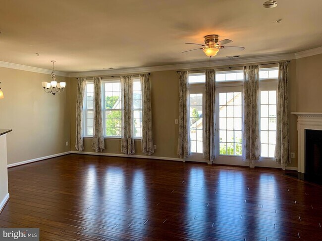 Foto del edificio - 42602 Hardage Terrace