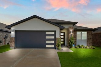 Building Photo - 6919 Fleetwood Crescent Wy