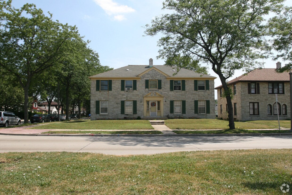Primary Photo - 2605 W Capitol Dr