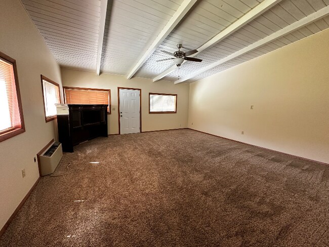 Building Photo - 5 Pleasant Ridge Dr